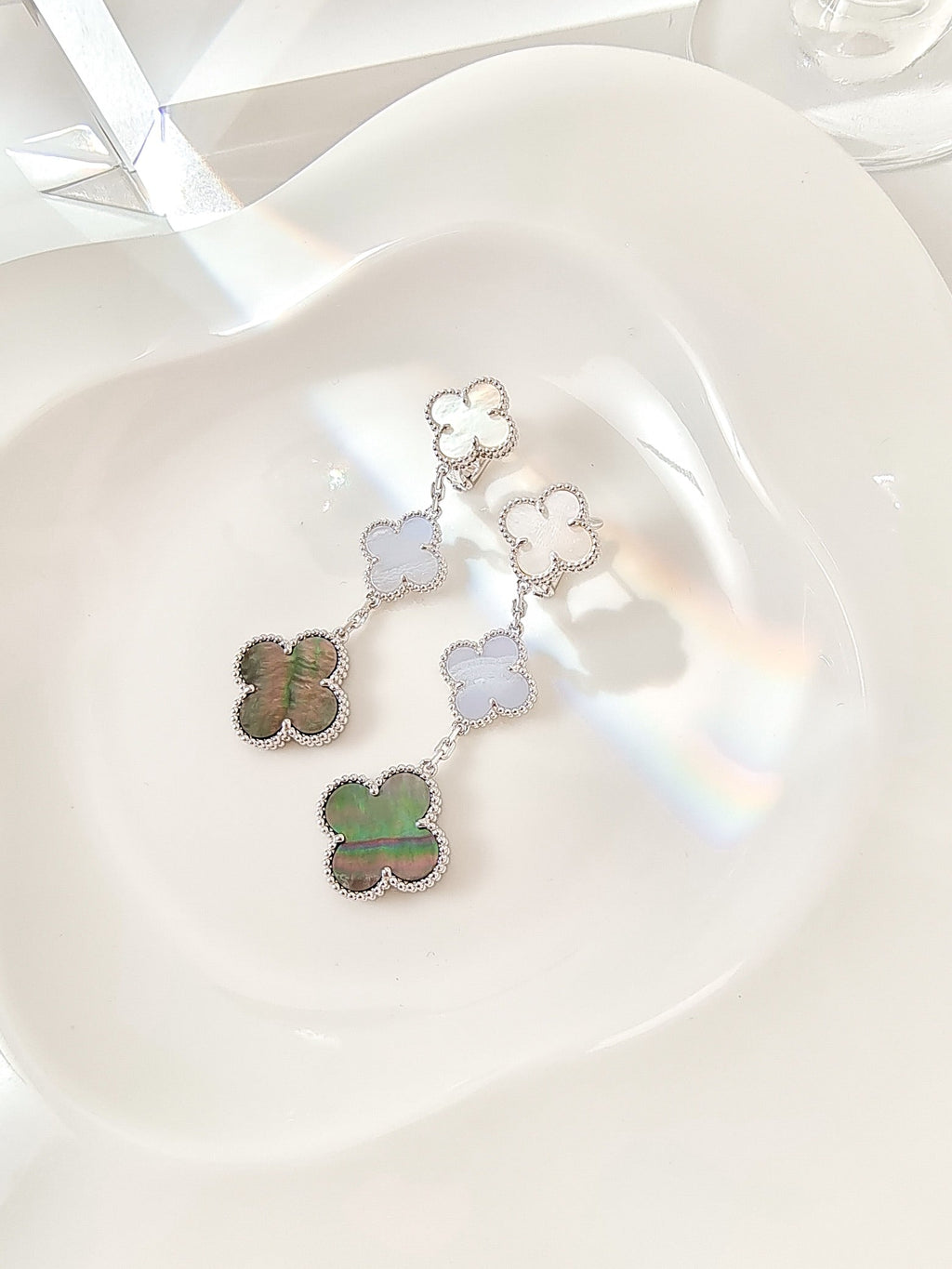 VCA CLOVER 3 MOTIFS CHALCEDONY DARK MOP SILVER EARRINGS