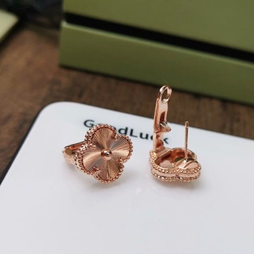 VCA CLOVER MEDIUM STUD EARRINGS