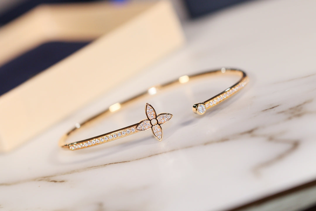 LOUIS VUITTON IDYLLE GOLD OPEN BRACELET DIAMOND PAVED