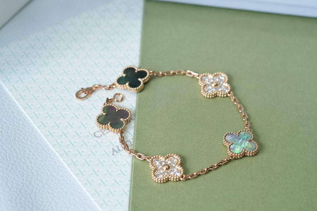 VCA CLOVER 5 MOTIF GRAY MOP BRACELET COLLECTION
